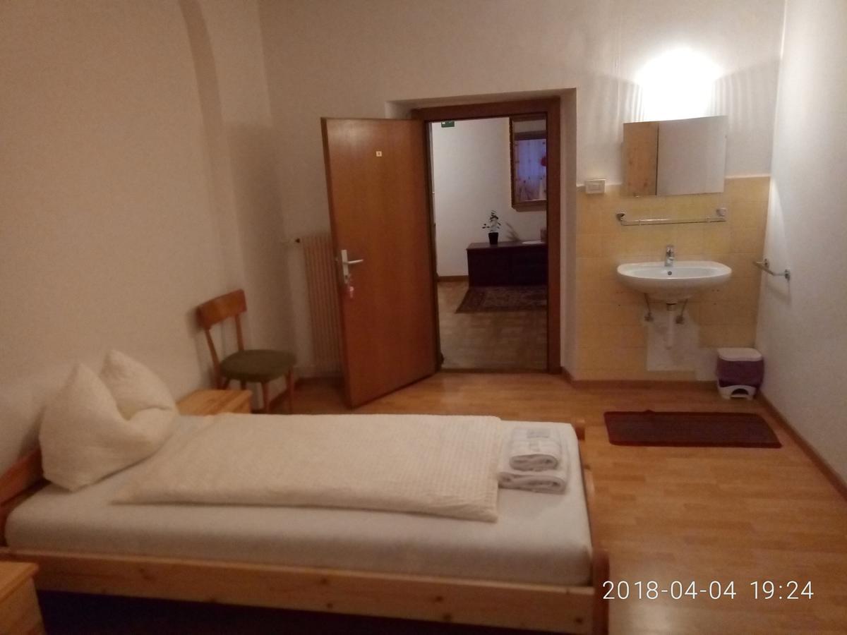 Hôtel Gasthof Mondschein à Merano Extérieur photo
